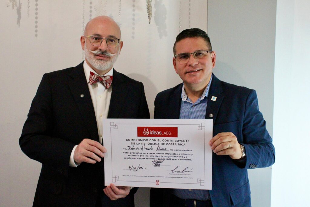 Fabricio Alvarado se compromete a no impulsar impuestos en su Gobierno